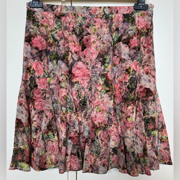 💎🌷ESCADA🌷SKIRT 🌷💎 🌷HOST PICK 🌷💎 - Picture 16 of 16